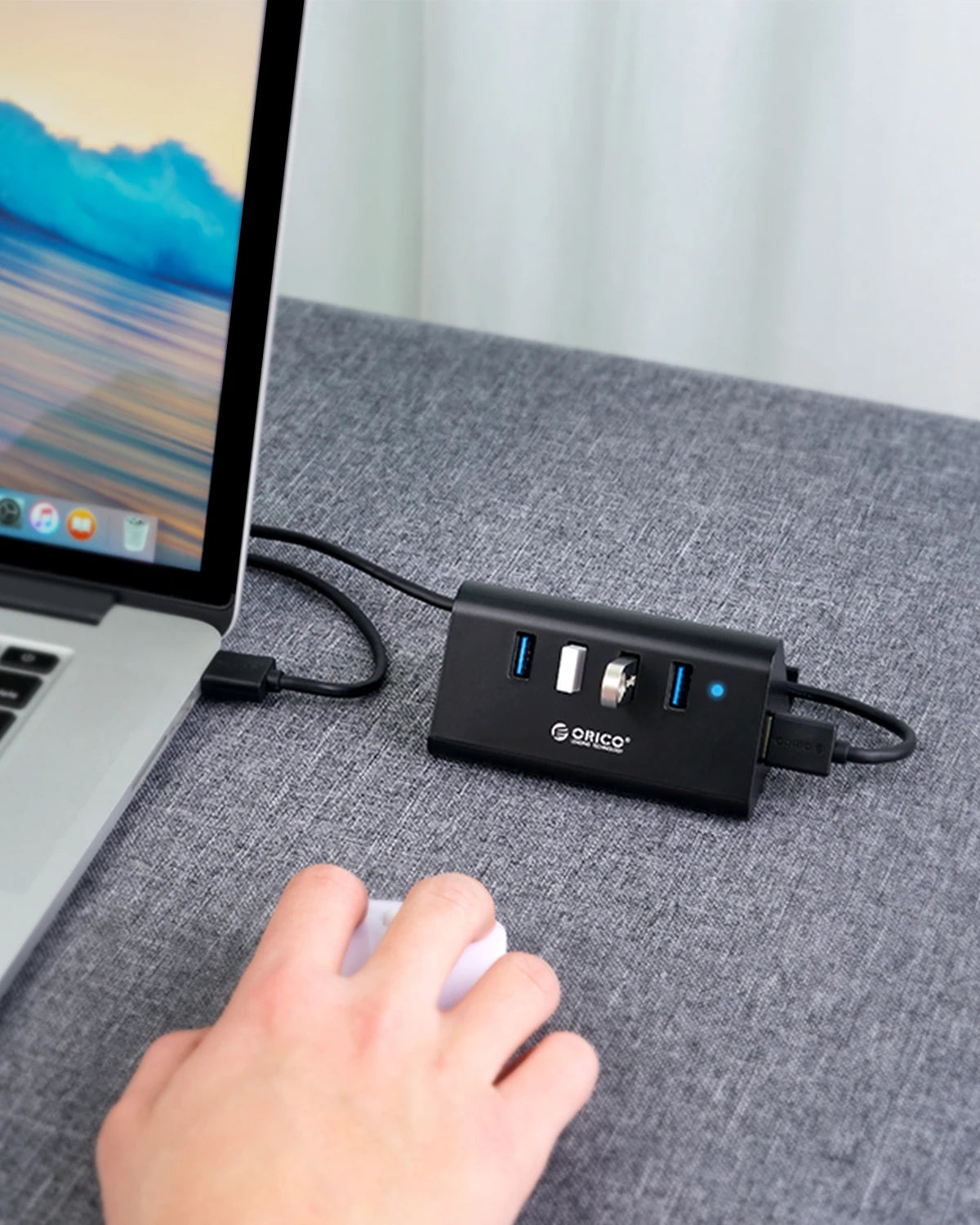 ORICO USB HUB High Speed Mini 4 Port USB 3.0 HUB for Desktop Laptop with Phone and Tablet Stand Computer Accessories Black