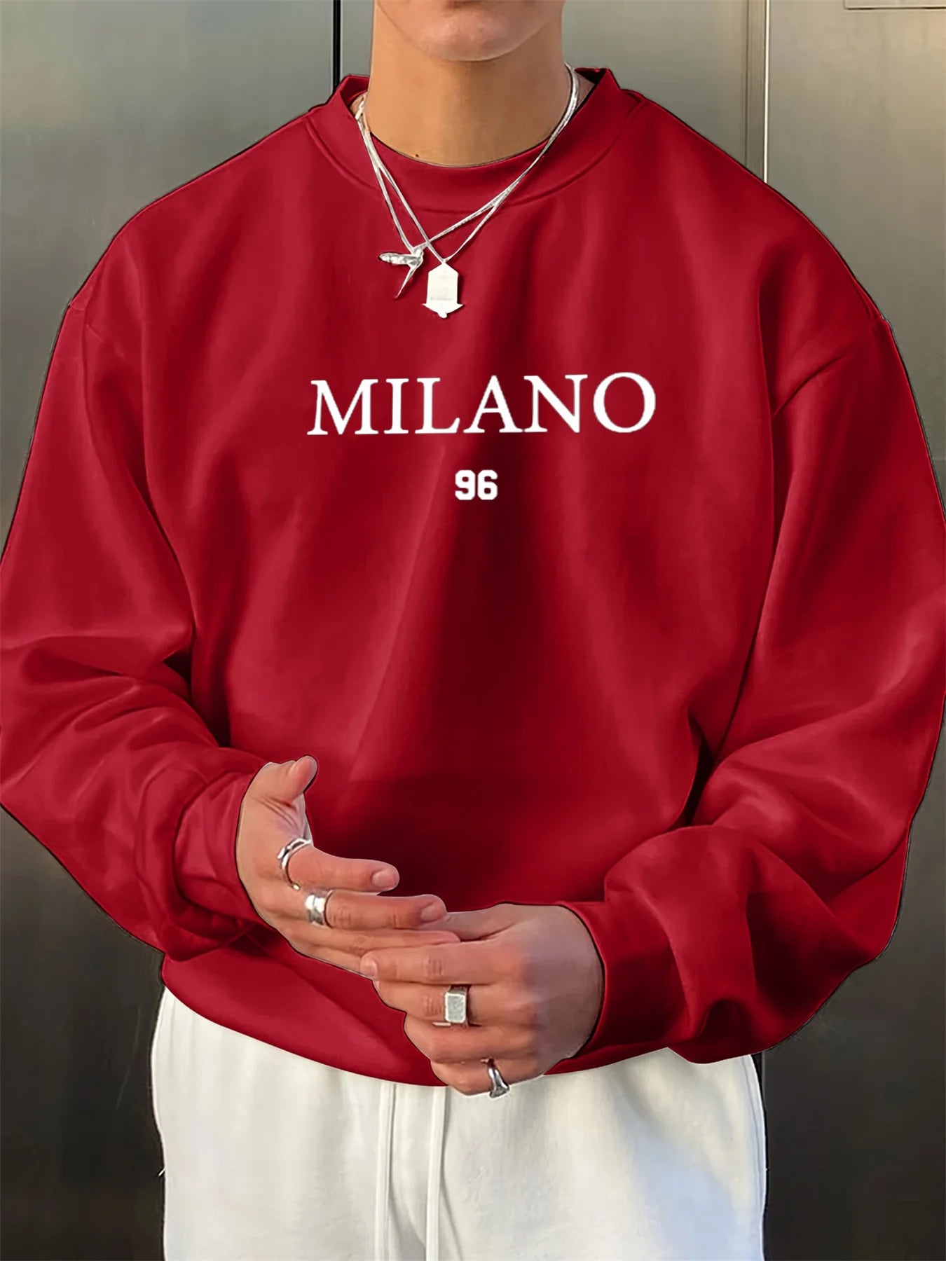 Men's loose, warm, fashionable and casual long-sleeved shirt with printed design, round neck, long sleeves.