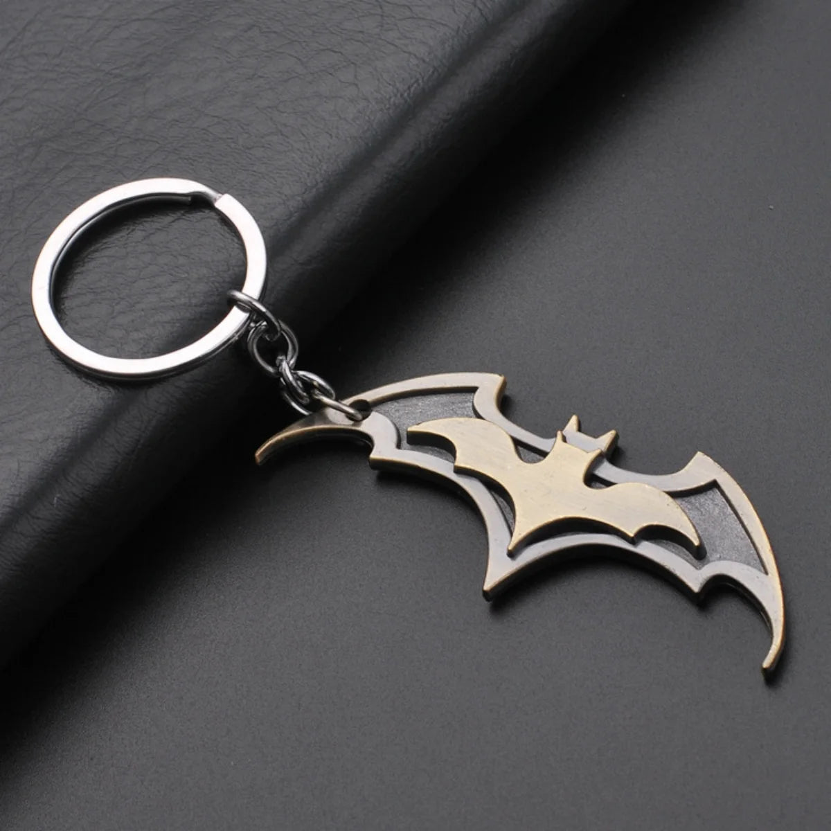 Bat keychain anime creative keychain high-end car couple men and women keychain bat