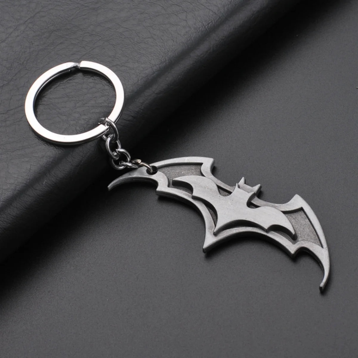 Bat keychain anime creative keychain high-end car couple men and women keychain bat