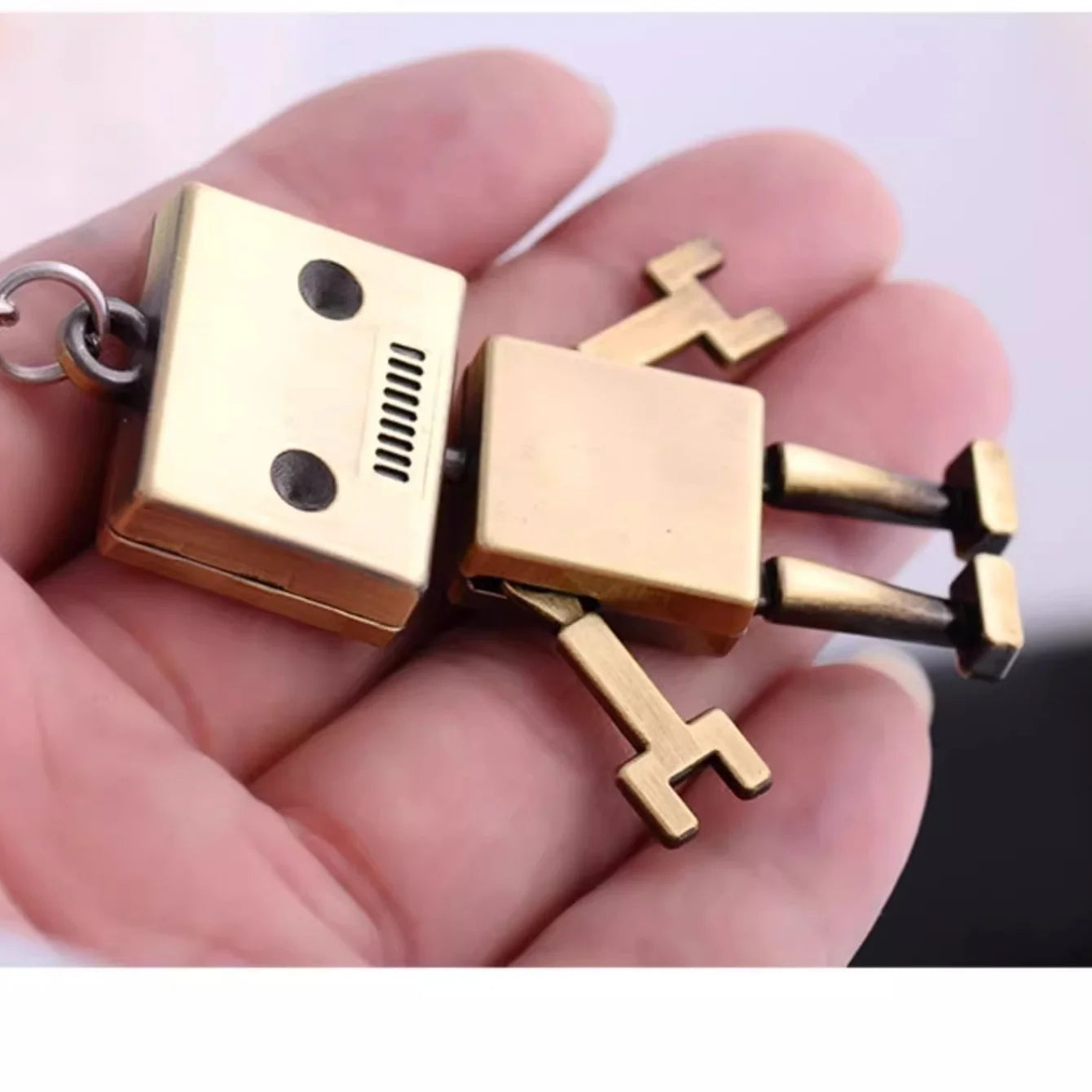 Creative Movable Robot Keychain Retro Simple Cute Cartoon Pendant Keychain Chain 1pc
