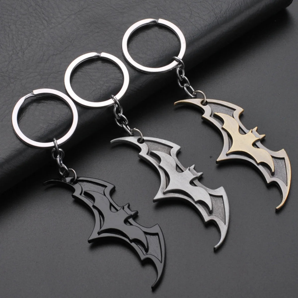Bat keychain anime creative keychain high-end car couple men and women keychain bat