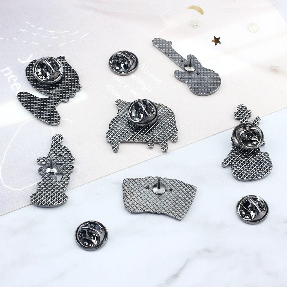 Cool Violin Enamel Pins Elegant Piano Accordion Bass Instrument Brooches Musician Shirt Lapel Pin Badges Jewelry for Music Lover