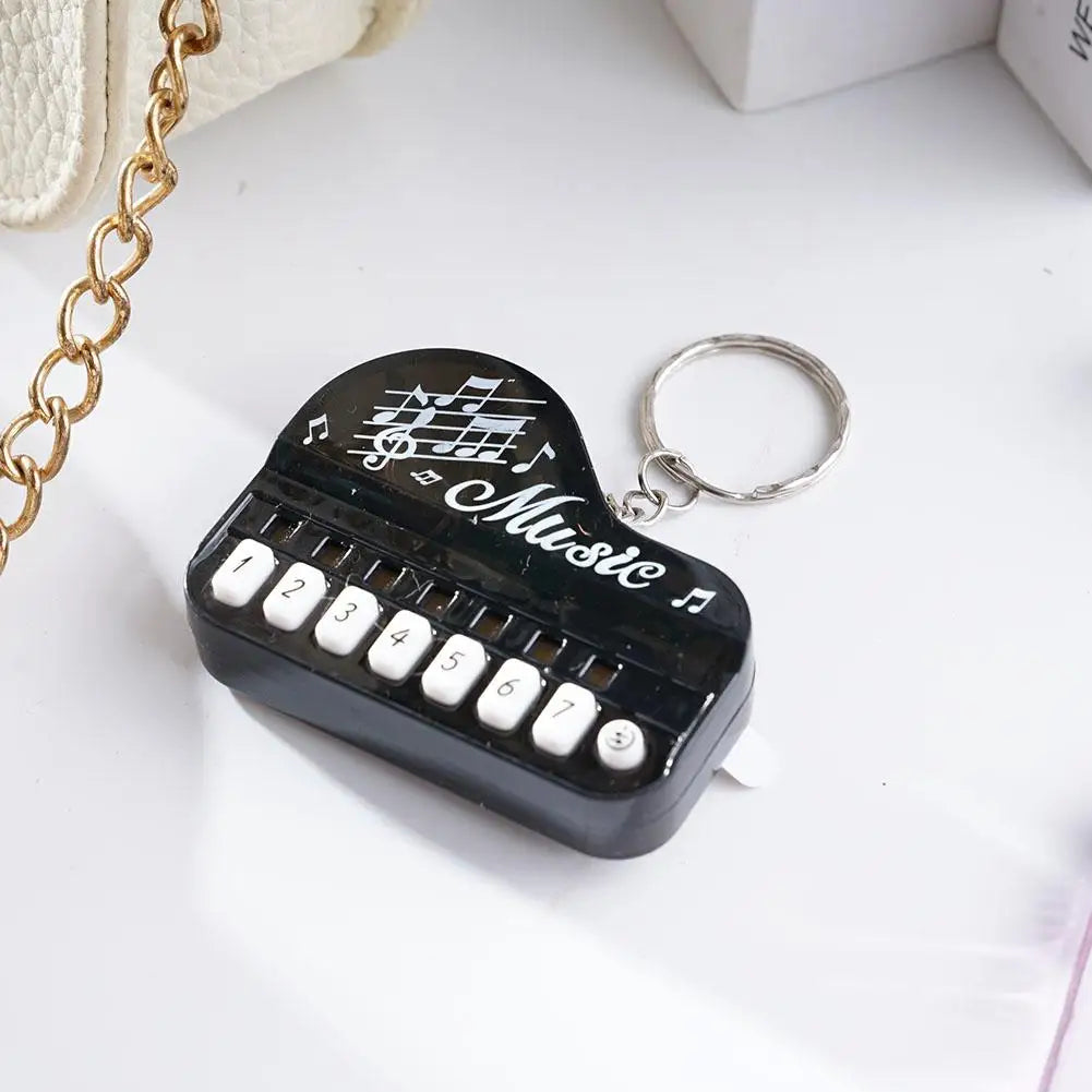 Piano Keychain Musical Instrument Toy Portable Mini Playable Keyboard Piano Jewelry Friend Music Gift Keychain Lover Electr I1K9