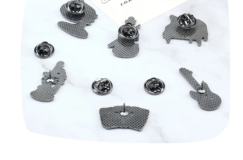 Cool Violin Enamel Pins Elegant Piano Accordion Bass Instrument Brooches Musician Shirt Lapel Pin Badges Jewelry for Music Lover