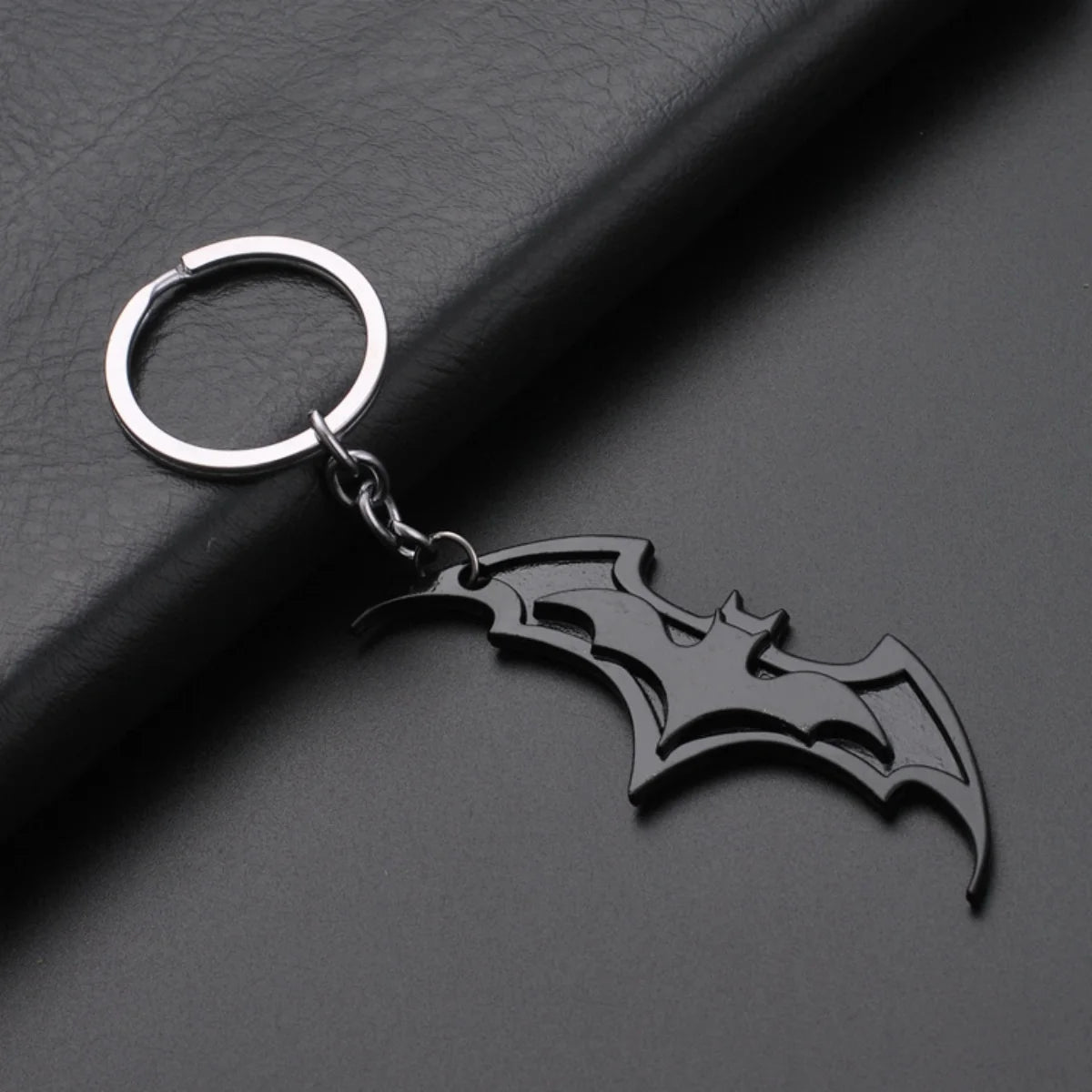 Bat keychain anime creative keychain high-end car couple men and women keychain bat