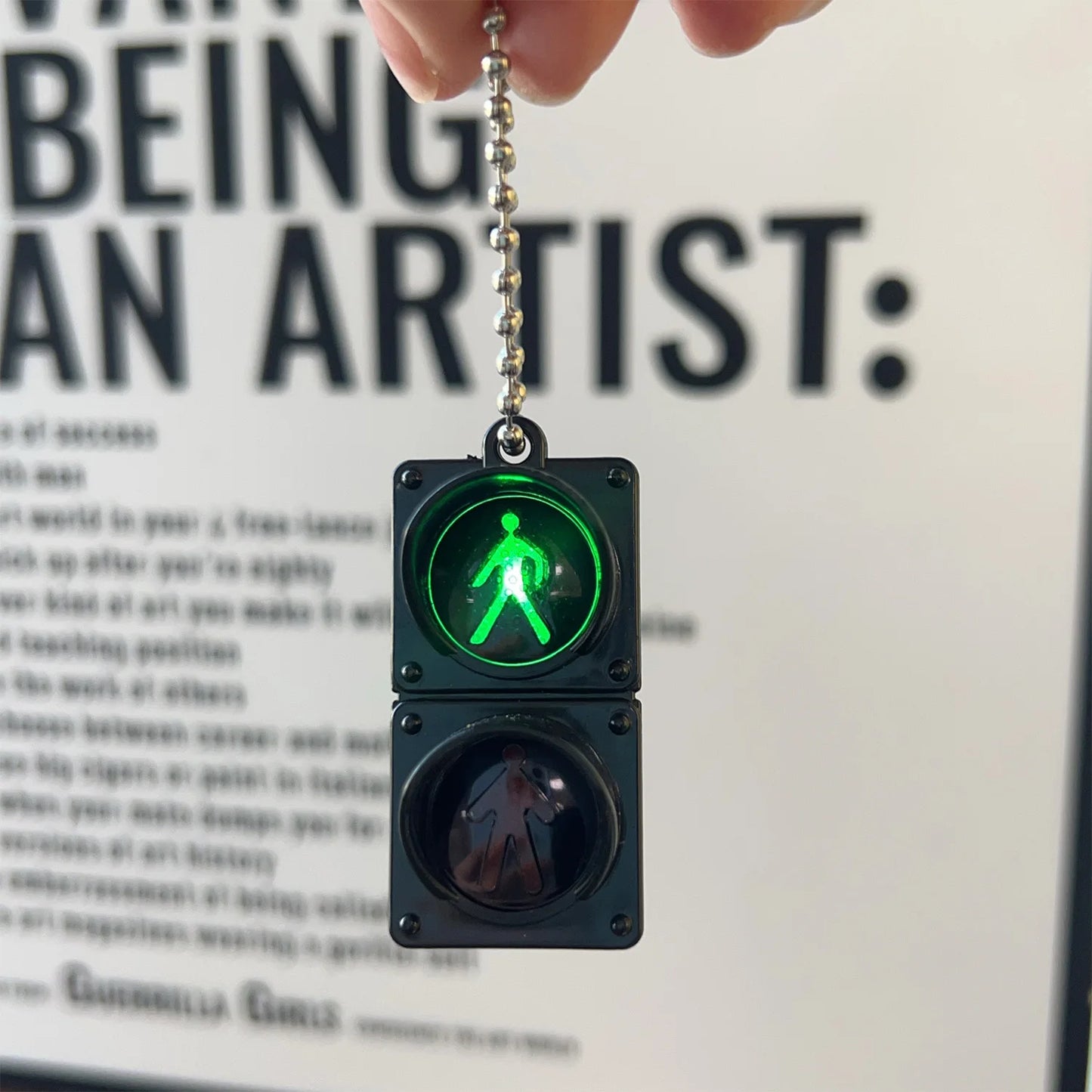 Simulation Electronic Traffic Light Keychain Pendant Pedestrian Light LED Light-emitting Toy Kids Cognitive Toy Gift Key Chain